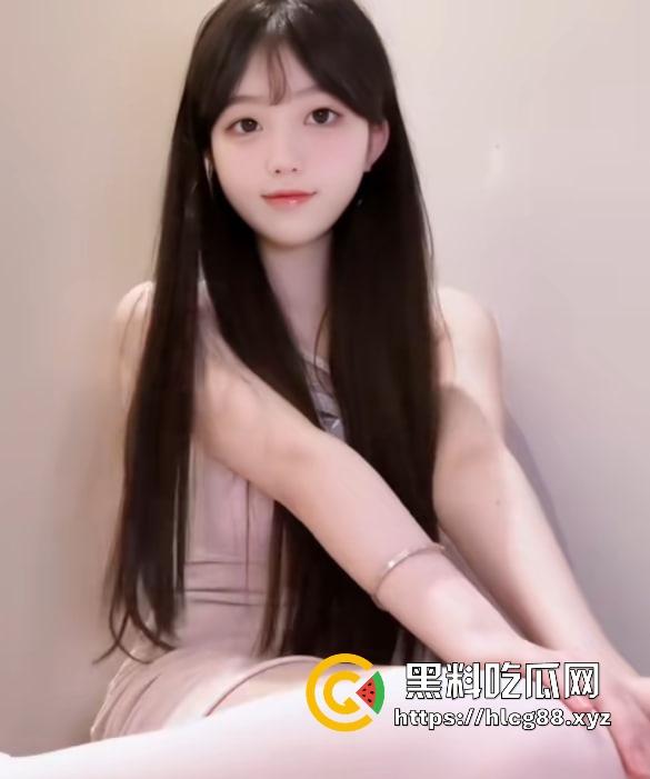 抖音280万粉清纯女神【天降之雯】最新一弹，露脸抖奶喷水湿床，绝美反差婊把舔狗耍得团团转！-12