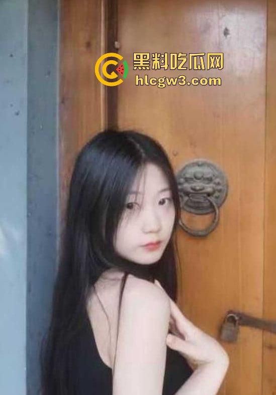 吉林大学甜美学妹『张艺涵』自慰骚照满天飞,清纯脸皮遮不住骚得掉渣的母狗心,网调可以接受圣水洗礼!-11