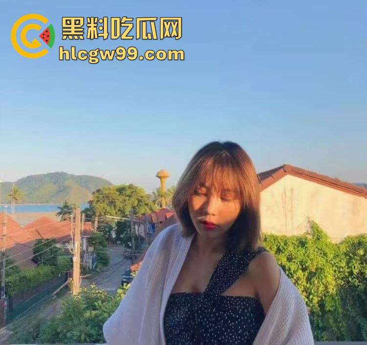 江西短发骚货【佘茜冉】为50万彩礼穿渔网袜情趣制服跪镜子前给男友口爆，500块操一次不香吗？-6