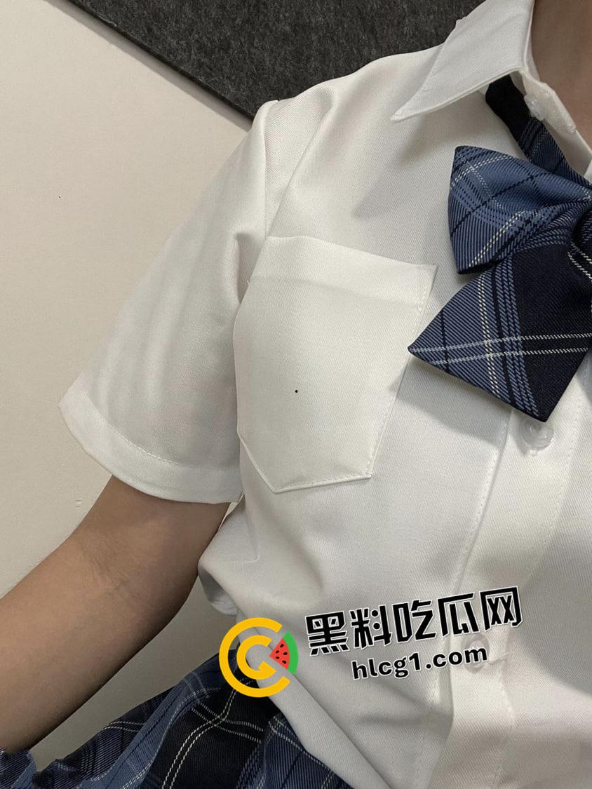 推特母狗【ria】母狗 露出调教的神 地下车库撒尿自慰 浪叫不停 千元付费内容流出-6