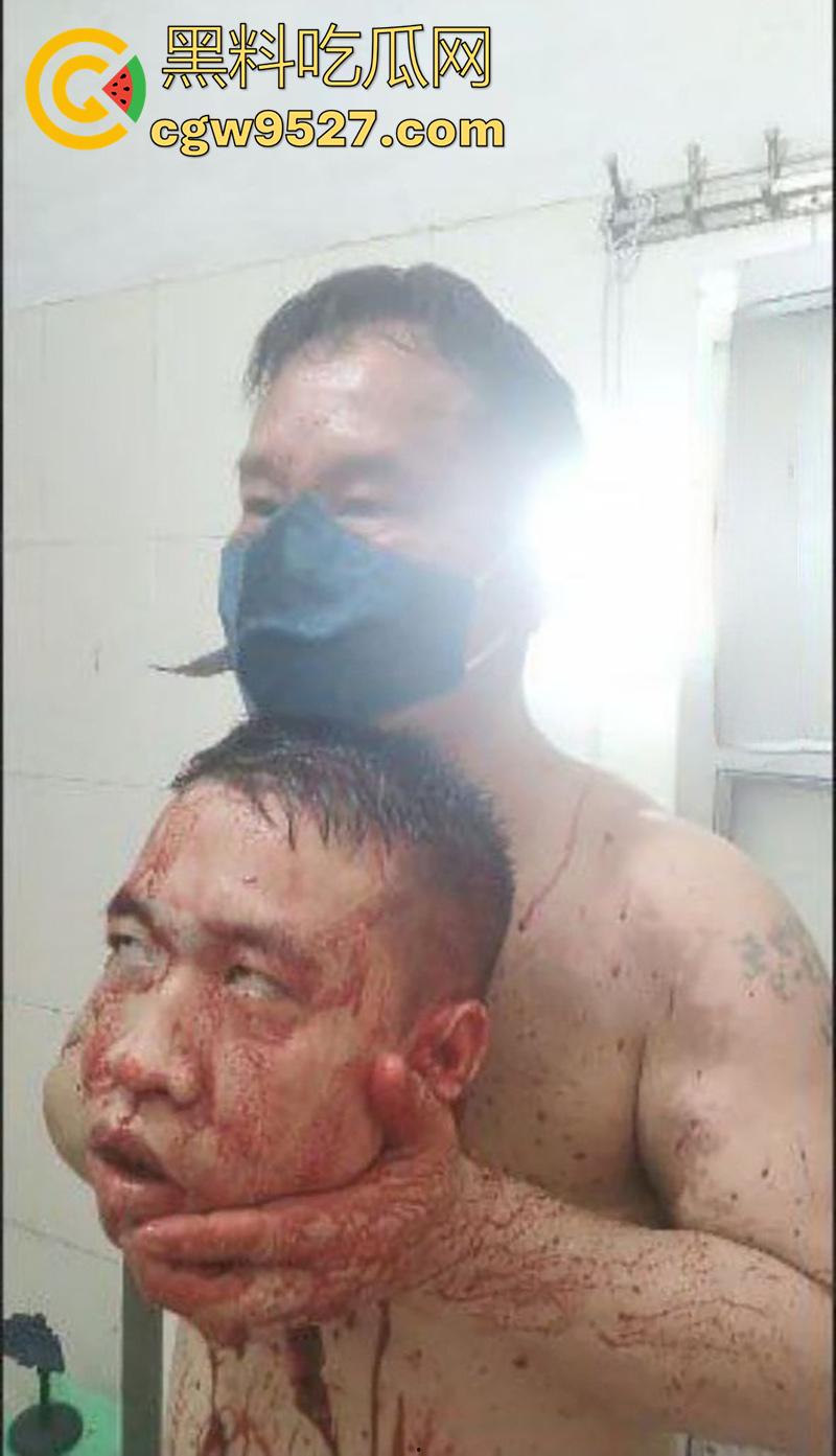 暗网越南屠夫案，男子自愿被杀，多角度砍头血如泉涌，干脆利落几秒剁头，现场原视频流出！-2