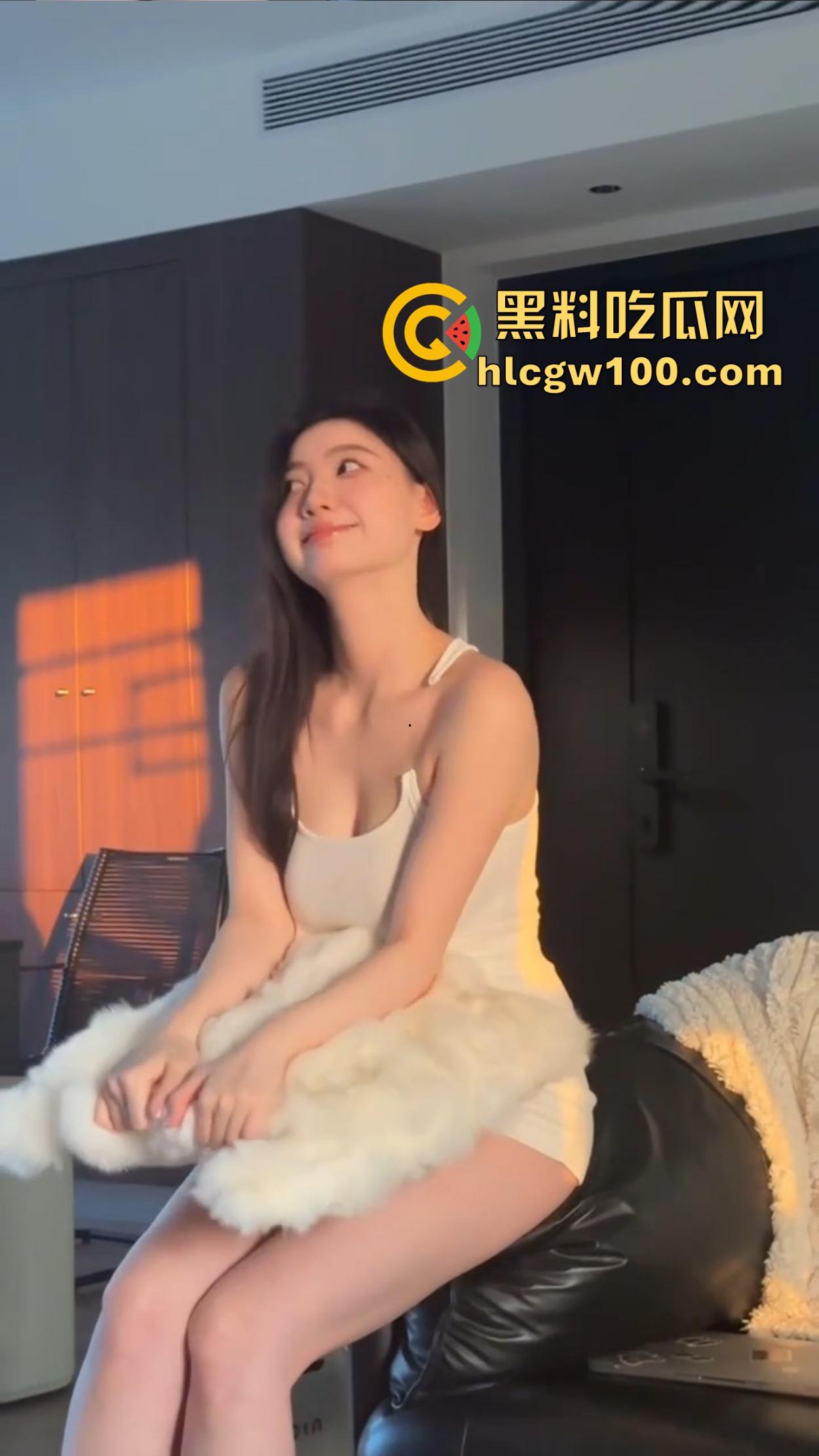 广州大学新闻与传播学院极品校花,渣男曝光超美粉鲍顶级肥臀,堪称天生性交名器,颜值身材全拉满!-8