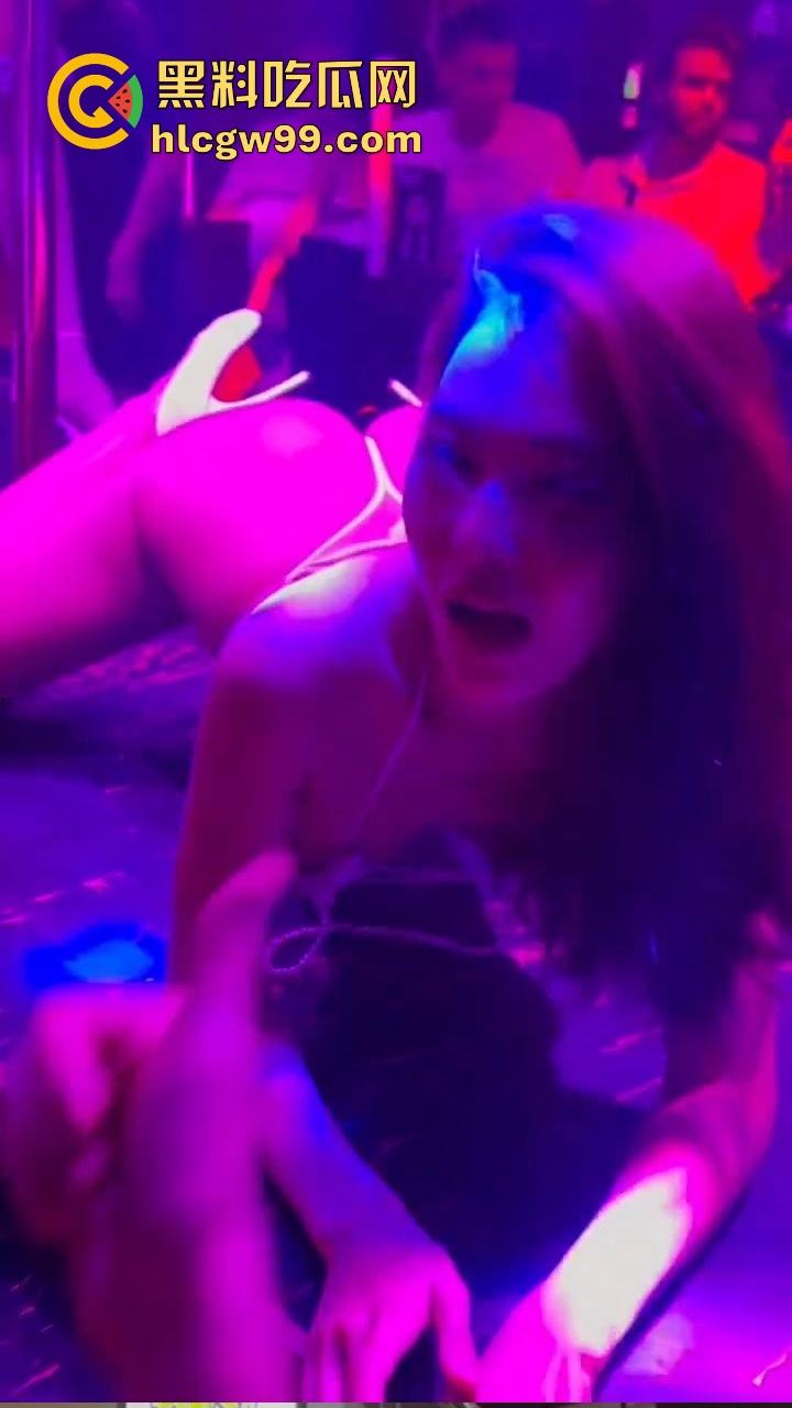 泰国红灯区的美女都快饿死了？少了国人宠爱，只能天天吃洋屌，一点中餐吃不到，摸下面看GG还是MM直接验货！-8