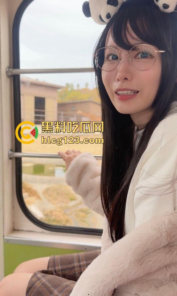 极品日本妹子白天看熊猫，晚上寂寞拿19CM狼牙棒狂放松！塞进小穴痛苦面具都出来了！-3