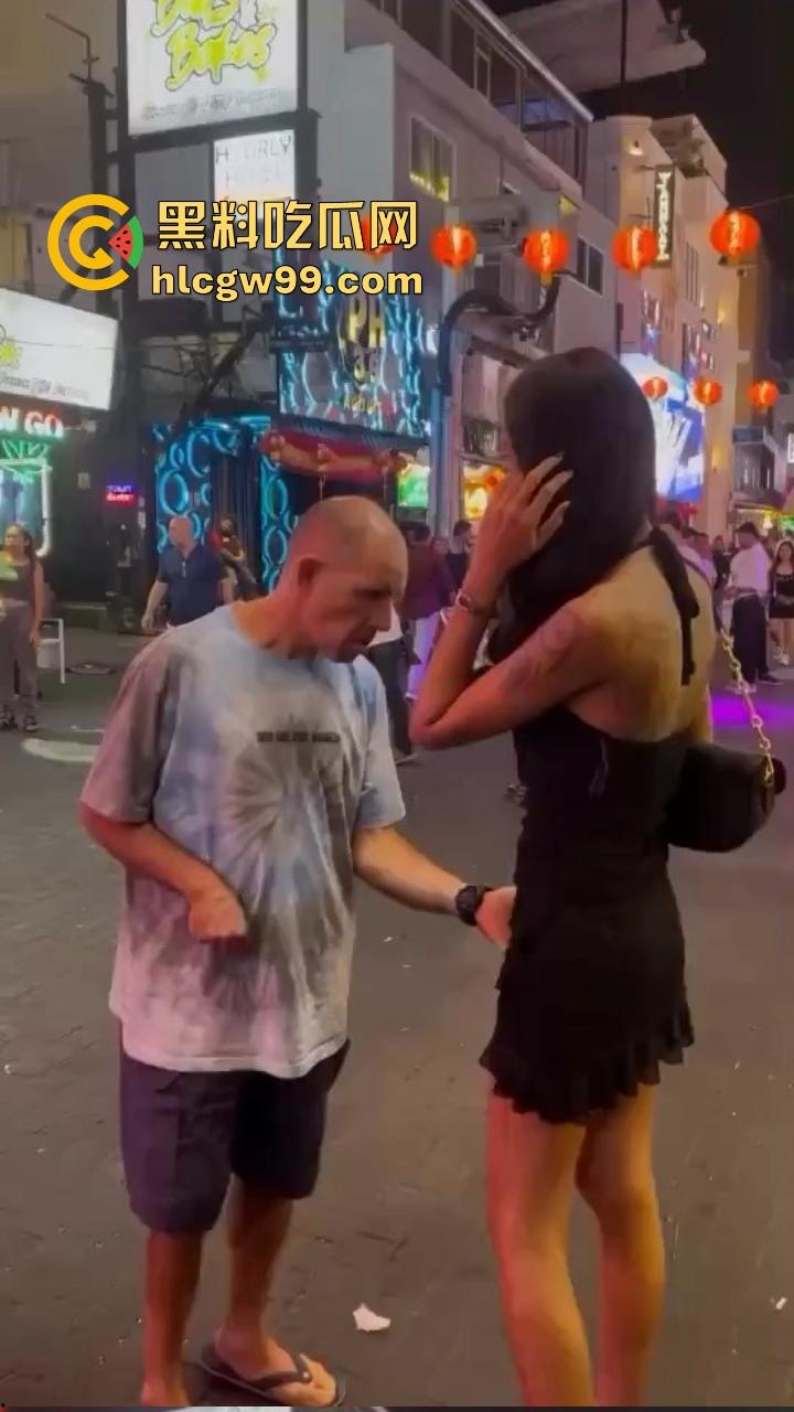 泰国红灯区的美女都快饿死了？少了国人宠爱，只能天天吃洋屌，一点中餐吃不到，摸下面看GG还是MM直接验货！-9