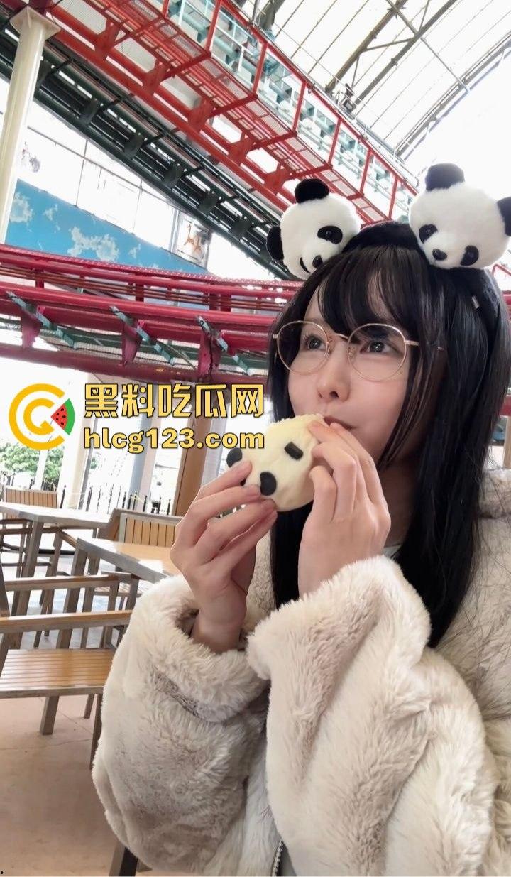 极品日本妹子白天看熊猫，晚上寂寞拿19CM狼牙棒狂放松！塞进小穴痛苦面具都出来了！-4