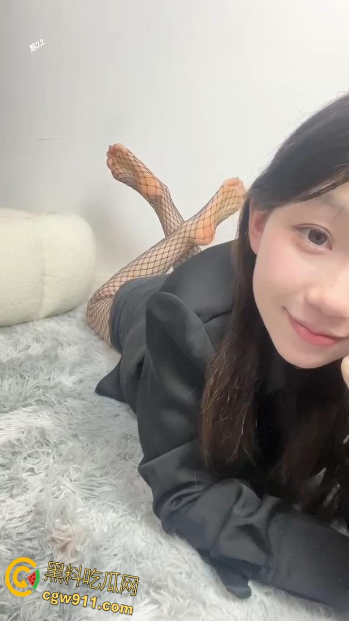 上海戏剧学院舞蹈生【宋雅倩】,一放假立马被男友拉去开房,超粉嫩白虎骑乘榨精,肏到求饶放过 !-5