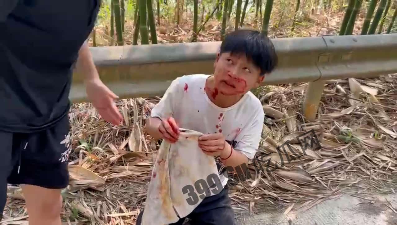 #霸凌合集 #校园 #殴打 #裸体 小孩子下手就是没轻没重的-1