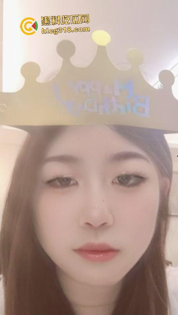 陕西曹小姐欠钱不还，债主直接让其视频裸贷偿还，一场八块钱太廉价！指甲这么长还自慰，逼不痛吗？-2