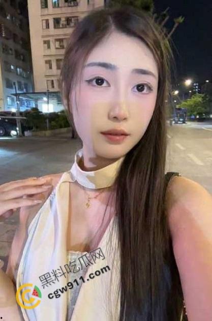 叔嫂乱伦!偷情不锁门叫床被表妹发现,对镜跪舔,后入内射,精液喂进嘴里,淫荡乱伦激情无限-2