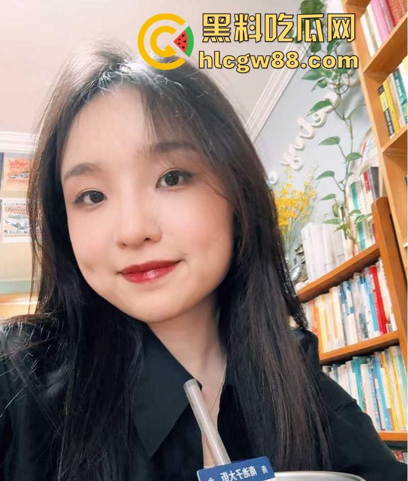 中国传媒大学【白洁】研究生情侣性爱视频曝光 各种舔屌卖骚 无套做爱中出 反差感爆棚!-6