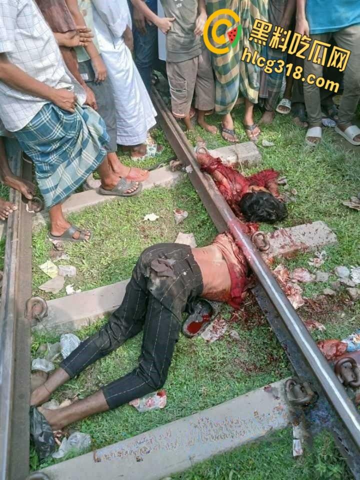 印度阿三搭顺风车,跳车时失误滑下轨道,同伴都没发现,回头身体已是两段 !-6