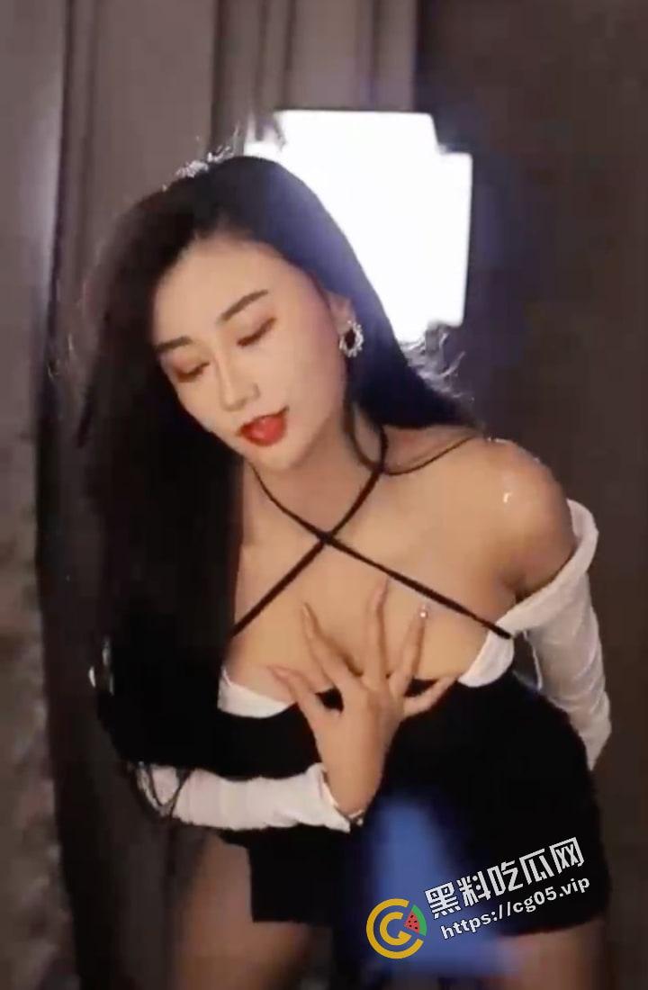 虎牙【华耀学姐】直播热舞露脸意外露乳晕巨乳超强抖胸舞抖成球超弹-2