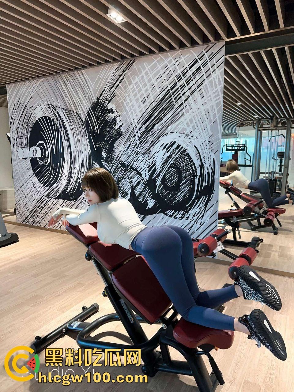 南充健身教练商场厕所开战,白嫩健身媛『赵倩』被肌肉教练后入狂操,练臀完直接练逼,健身房真是卧虎藏龙!-2