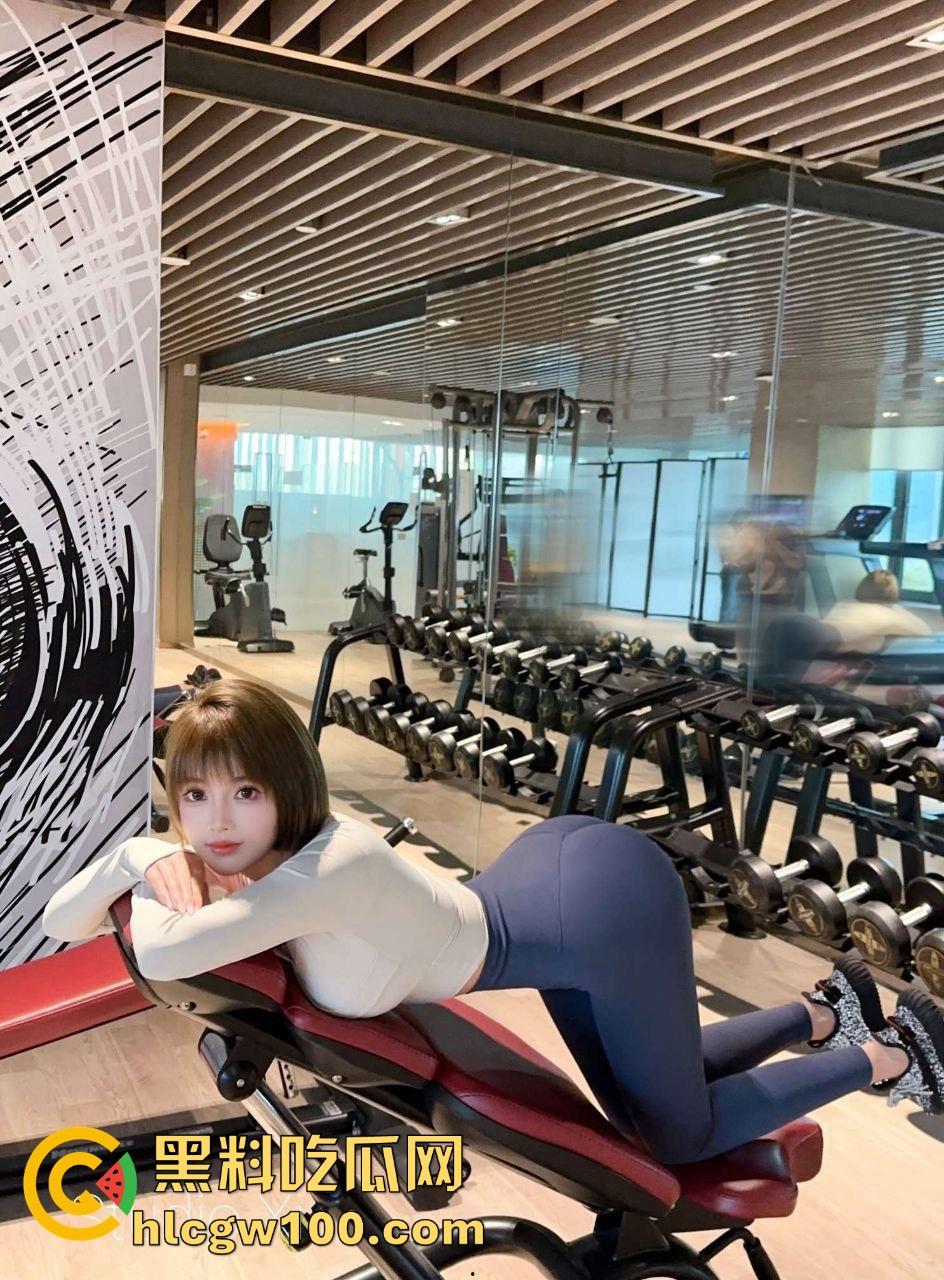 南充健身教练商场厕所开战,白嫩健身媛『赵倩』被肌肉教练后入狂操,练臀完直接练逼,健身房真是卧虎藏龙!-4