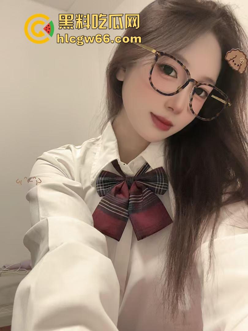 群友分享约了个考研学霸大学生，嫩得掐出水，写完作业才让日，酒店开房都不忘冲刺一战！-1