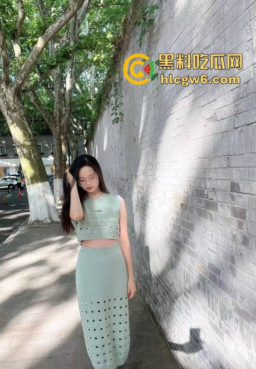 绿帽大师在线分享快乐『爱的互换』娇妻被两单男轮番爆操,娇喘颤抖惹人犯罪,绿帽的快乐真让人摸不着头脑!-6