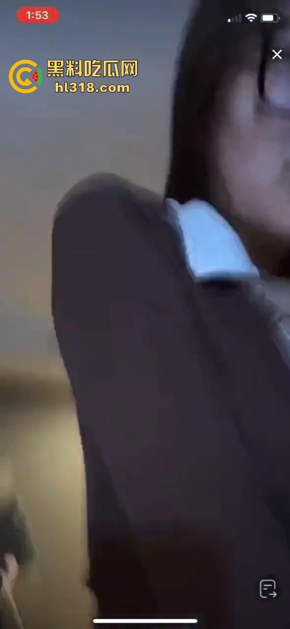 抖音小网红【刘Real.】跟榜一大哥直播做爱,女主播完美露脸玩女上骑乘位,还是榜一大哥厉害!-4