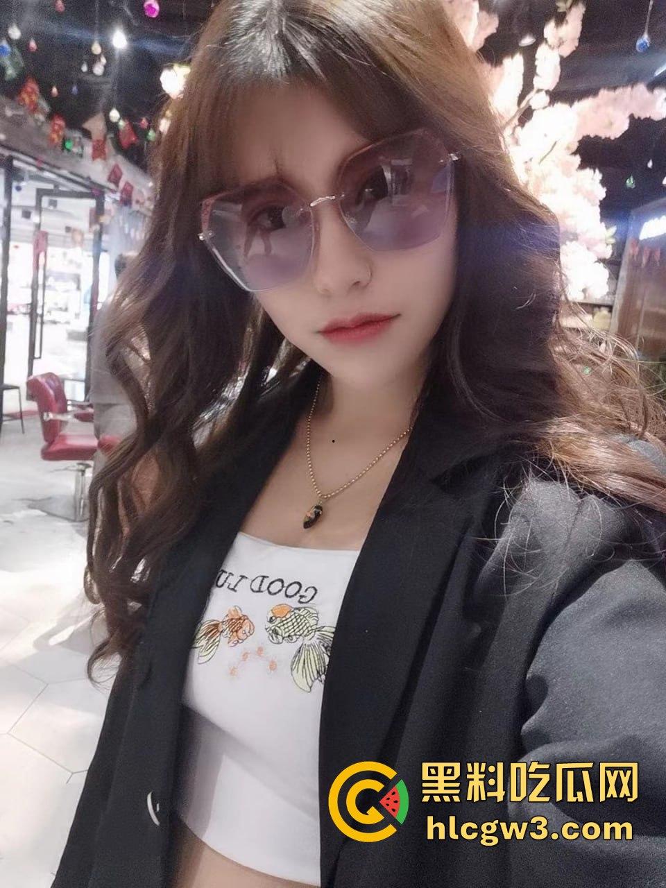 情侣自拍视频流出小姐姐骚话连篇，毒龙口交挑逗男友，最后被后入爆操内射，花活多得不像话！-1