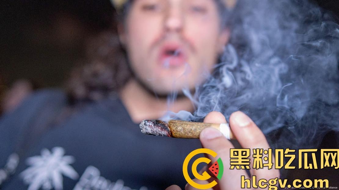 因吸食可卡因,大众高管遭中国驱逐!外交部强硬表态:外国人在华违法零容忍!-12