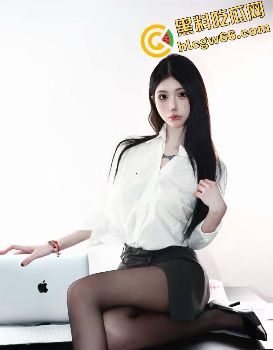 抖音【蔡小葵】大尺度视频全裸扭奶、侧卧骚动比女优还会摆，私发男友却流出全网爆操级片段！-4