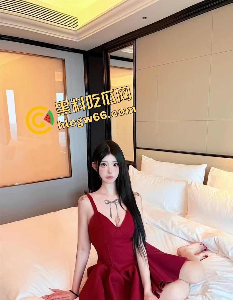 抖音【蔡小葵】大尺度视频全裸扭奶、侧卧骚动比女优还会摆，私发男友却流出全网爆操级片段！-5