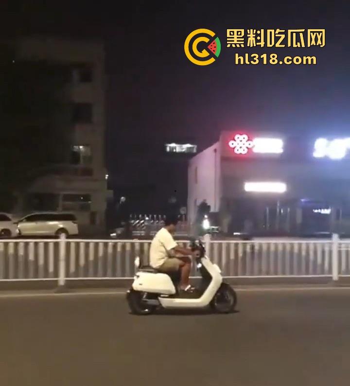 专业鬼火车手为我们评测那种刹车方式最好,臀刹手刹脸刹三种不同的方式,苦练绝技,一般人请勿模仿!-2