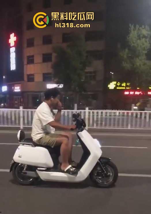 专业鬼火车手为我们评测那种刹车方式最好,臀刹手刹脸刹三种不同的方式,苦练绝技,一般人请勿模仿!-6