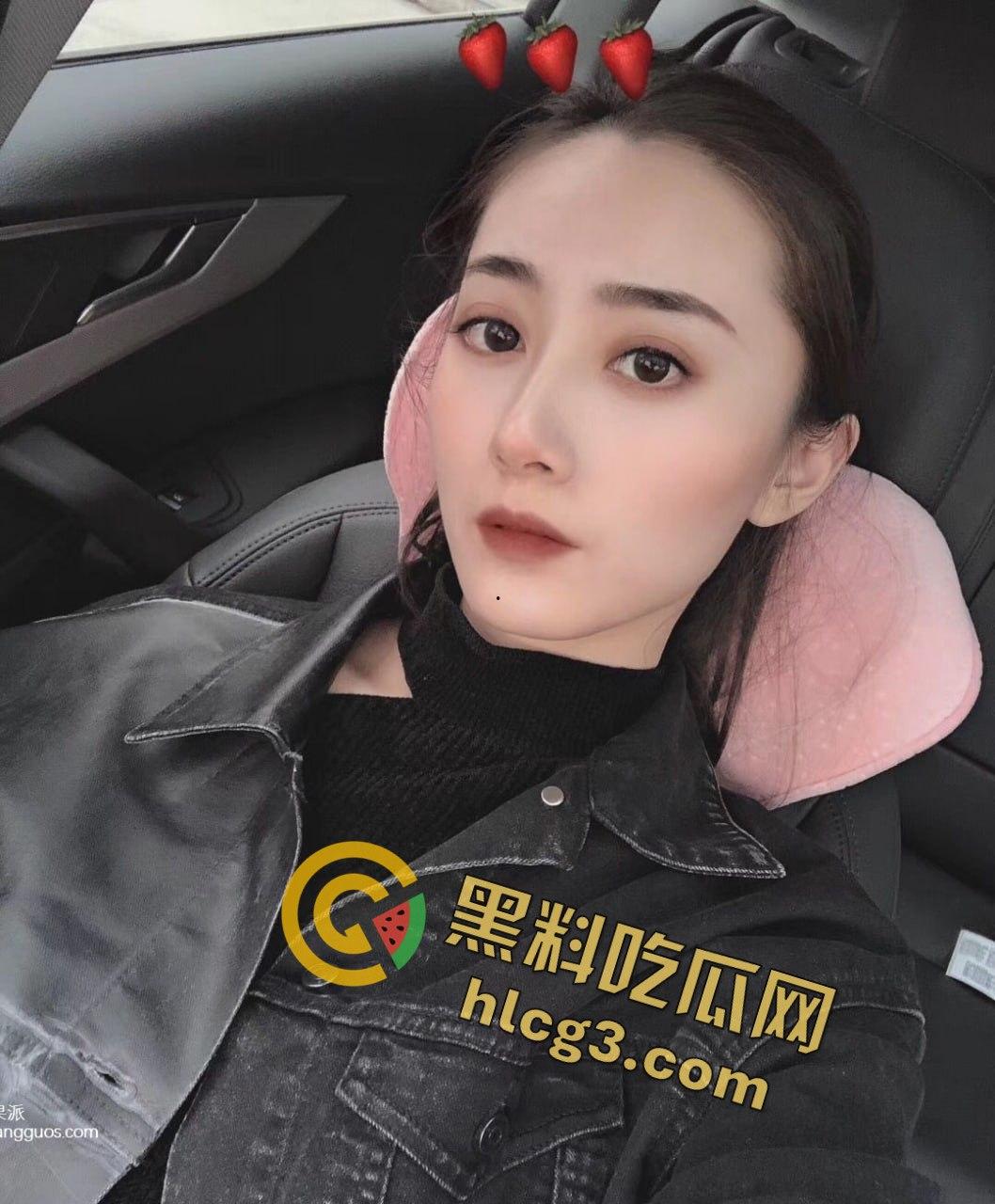 白天端庄冷艳的职场女神，夜晚竟成胯下母狗放荡不羁，全程大曝光！-1