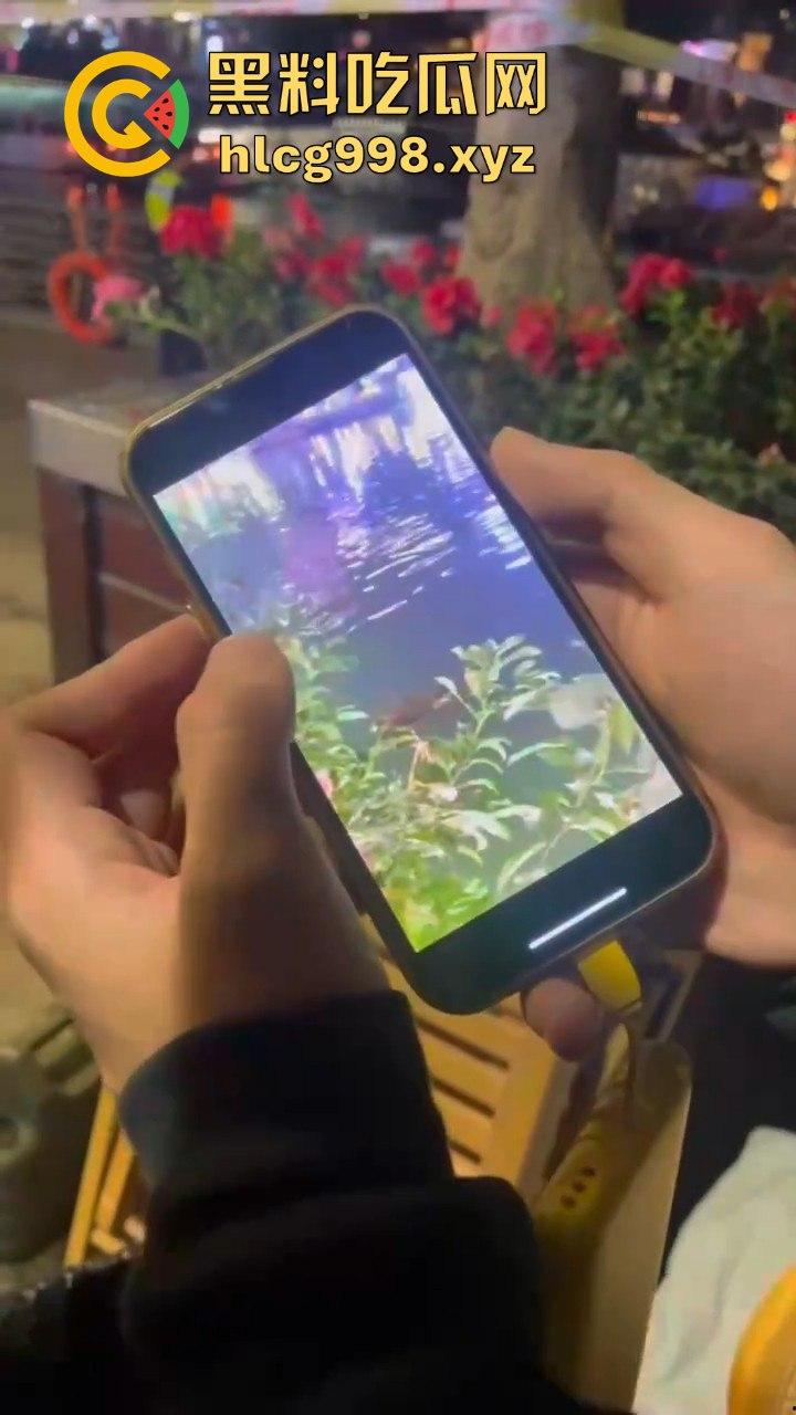 瓜友爆料!成都兰桂坊门口河里惊现浮尸,场面诡异引发热议!-5