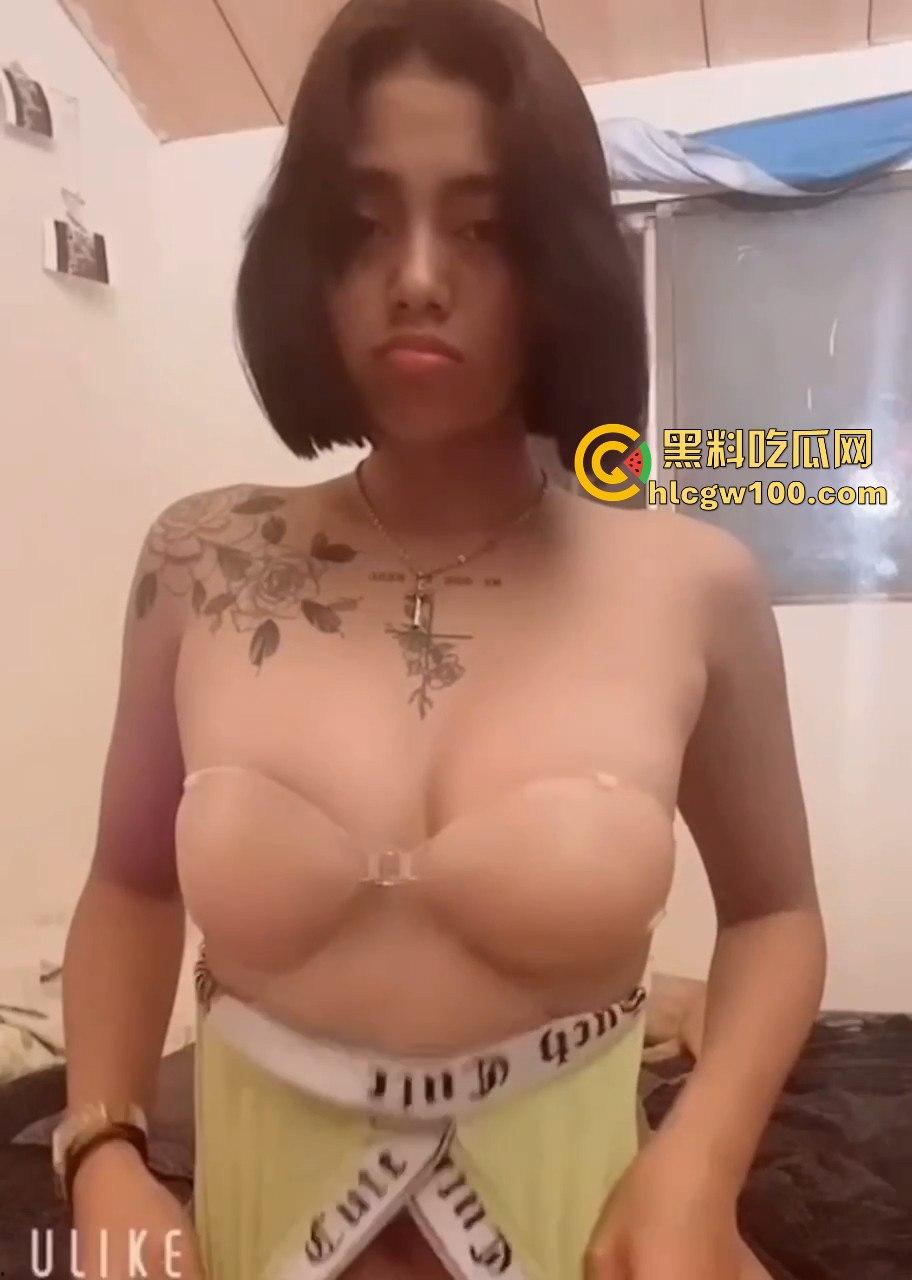 台湾极品辣妹【宋巧】与男友裸聊视频流出，劲拉热舞场面火爆，这种若隐若现的勾引最致命。-7