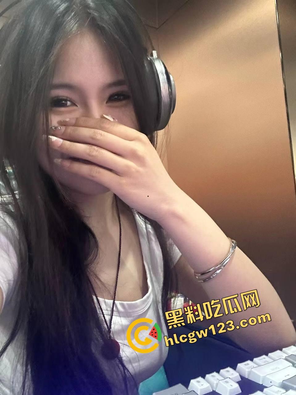 佛山新地儿桃子多到爆，妹子嫩得像鲜桃，短裙黑丝小妹齐聚骚逼扎堆，肉香奶嫩逼紧晚到没你份！-9