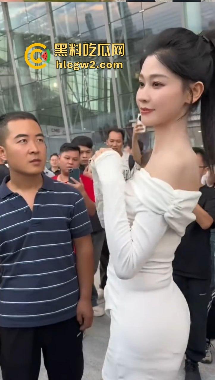 火遍全网的骚眼神大师【条纹哥】封号 一个纯粹色到骨子里的人 低级趣味的神话落幕 纯粹骚气永留人间!-6