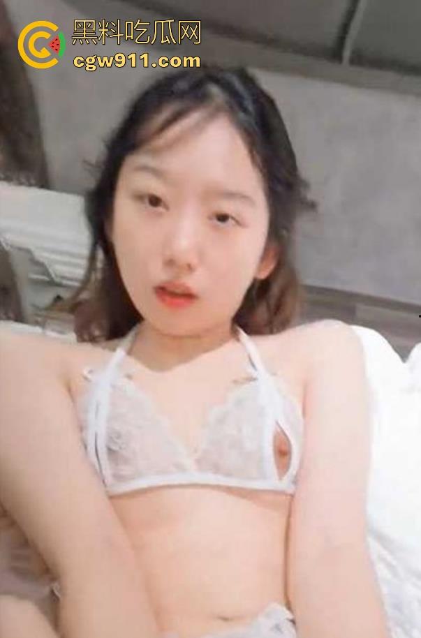 西安交通大学校园公交车【李秋茹】清纯嫩妹床上一反娇羞常态,媚眼如丝全程骑乘榨精,嗷嗷待肏的极品骚货!-1