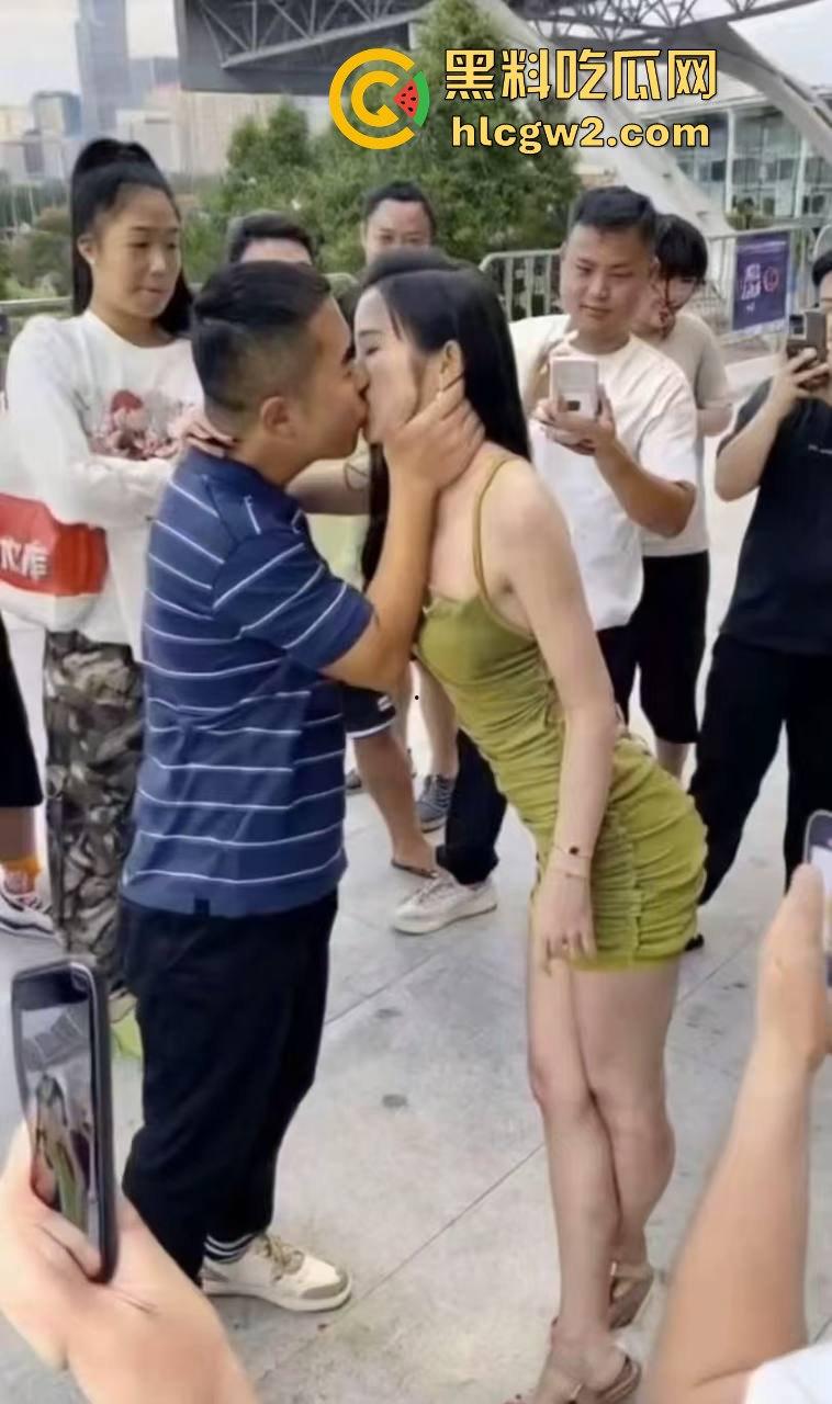 火遍全网的骚眼神大师【条纹哥】封号 一个纯粹色到骨子里的人 低级趣味的神话落幕 纯粹骚气永留人间!-13