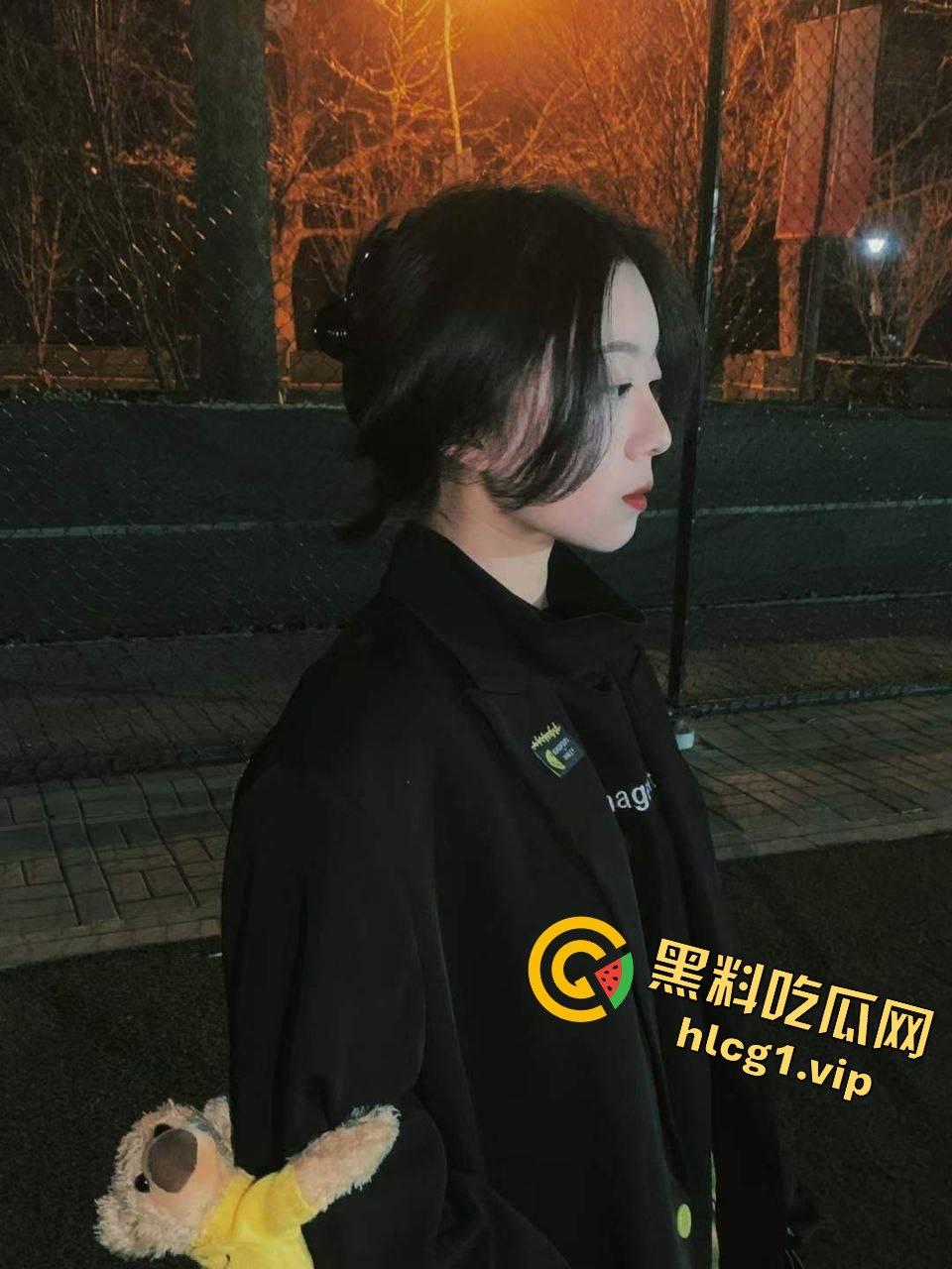 章丘大学城附近探探邂逅的骚小妹!刚分手就勾搭上,夜店蹦迪后直接推倒内射-1