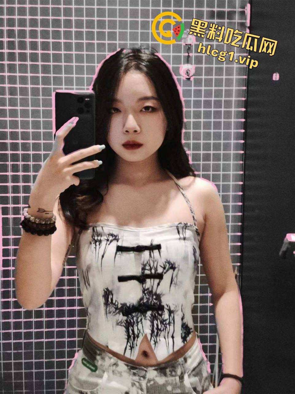 章丘大学城附近探探邂逅的骚小妹!刚分手就勾搭上,夜店蹦迪后直接推倒内射-7