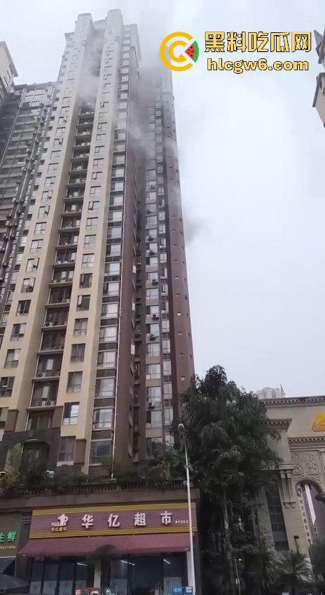 四川乐山峨眉维多利亚小区突发火灾,火灾具体什么原因引起的待确定中,出门在外一定要做好防火。-1