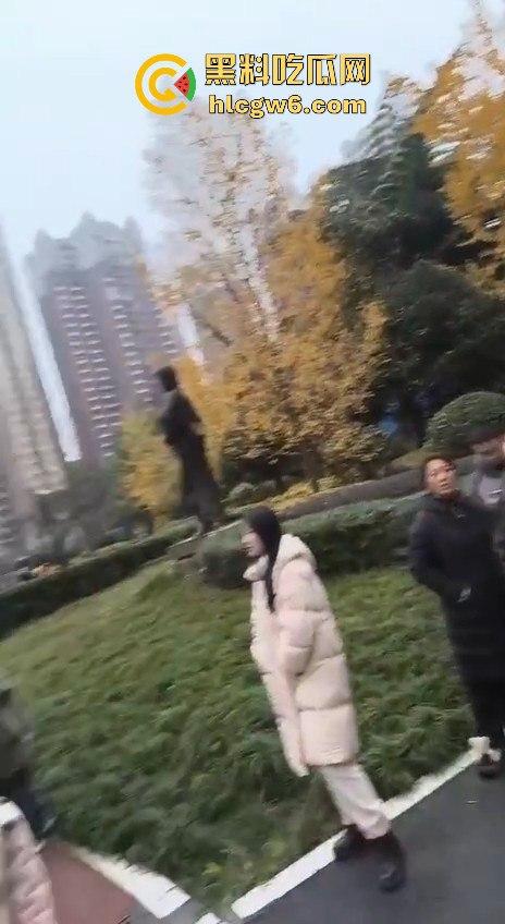 四川乐山峨眉维多利亚小区突发火灾,火灾具体什么原因引起的待确定中,出门在外一定要做好防火。-12