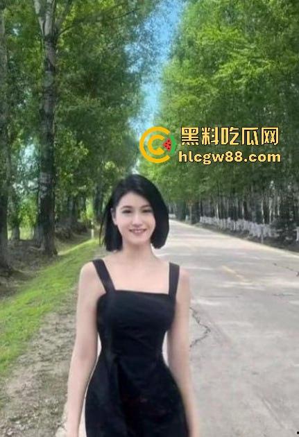 课堂上是学霸，床上是母狗！湖南短发大学生【郭奕函】被约炮大神玩坏任人爆操，被干到高潮连连！-4