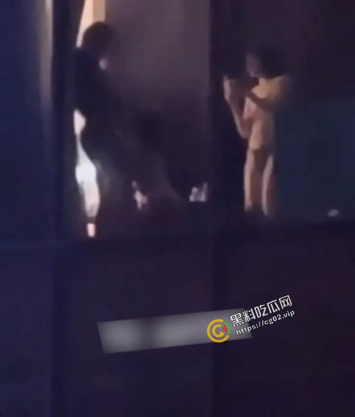 知名品牌富婆聚集地 杜卡诗高级形象定制  店面楼上上演 活春宫 皮影戏 还有一女子专门拍摄-4