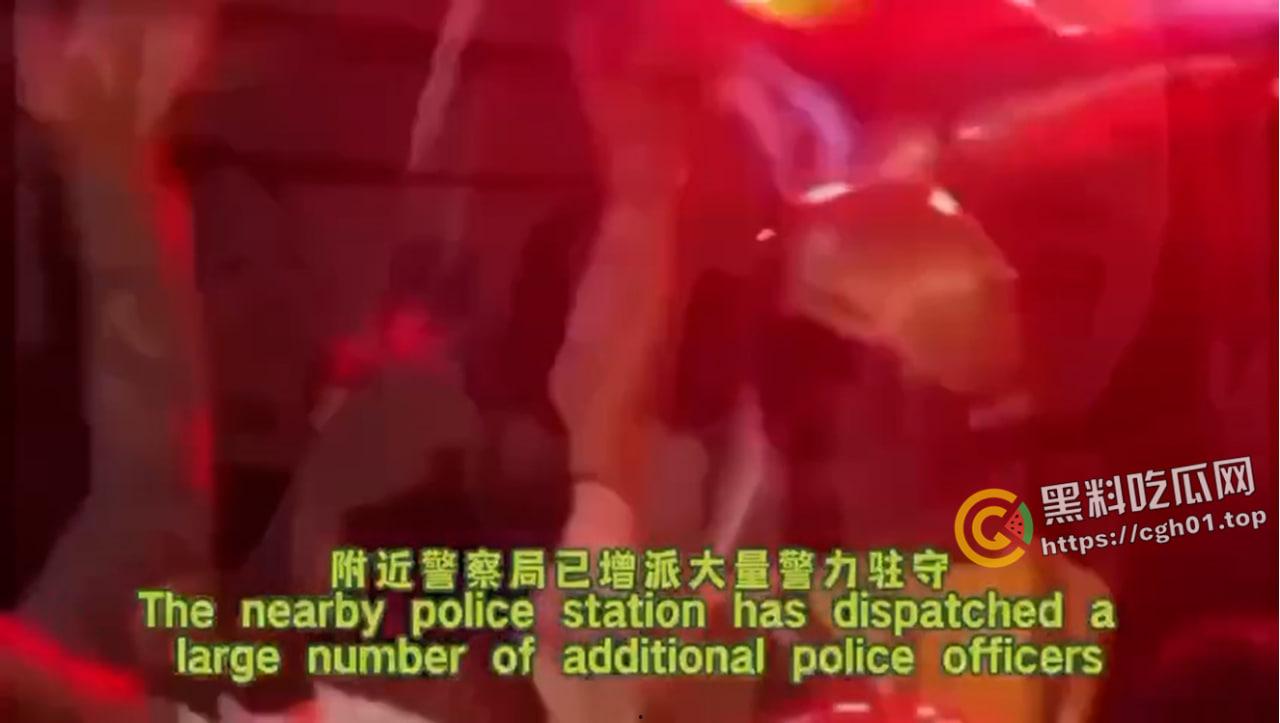 泰国爆发泰菲人妖大战！警察都拦不住 打到屌和奶子都乱飞 最后泰国人妖大胜 现场视频曝光-5