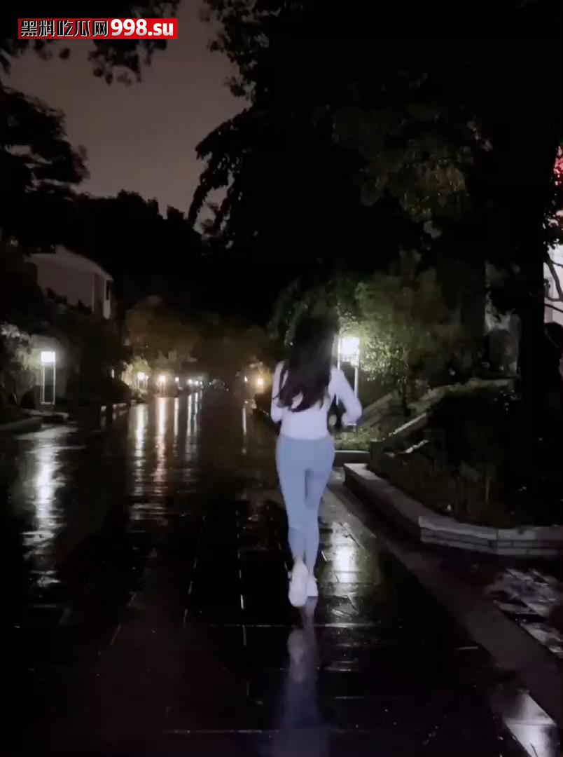 人气女神杨晨晨 剧情新作《猛男的大力冲击》身穿紧身瑜伽裤锻炼 被猛男对着镜子操-7