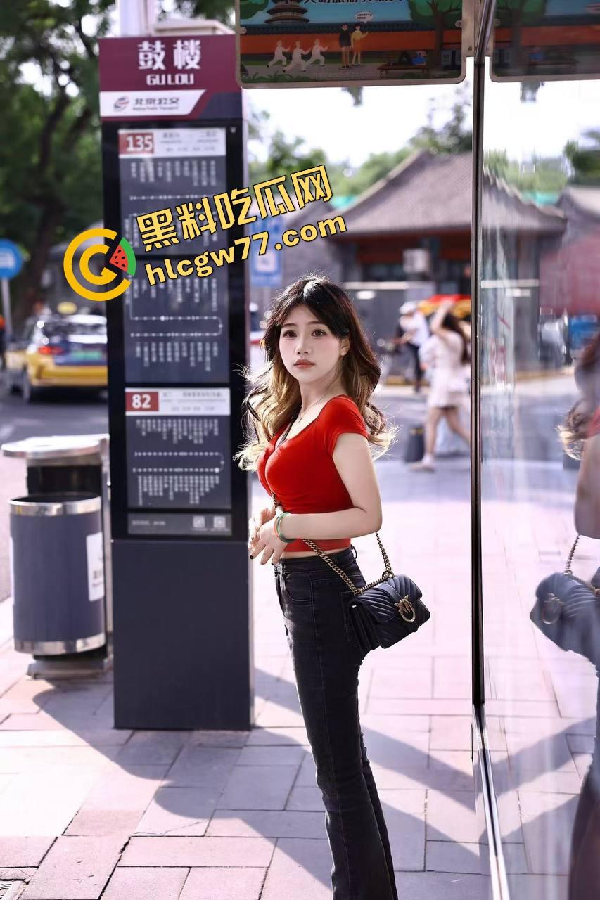 西安女大学生『希昭』私密照流出,室外露出成瘾,蜜桃臀主动无套上位,母狗潜质爆棚!-1