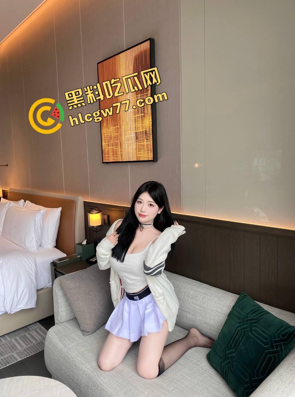 西安女大学生『希昭』私密照流出,室外露出成瘾,蜜桃臀主动无套上位,母狗潜质爆棚!-3