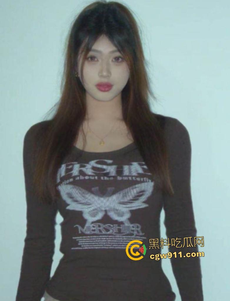 保定学院【刘莹莹】勾搭健身房学弟!极品嫩乳晃眼,跪地狂嗦巨屌榨精,骚嘴誓要吸干学弟鸡巴!-1