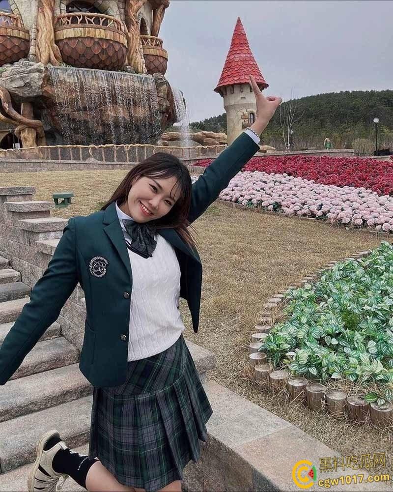 高颜值小护士【颜嘉柔】与男友性爱视频流出,口交深喉女上骑乘,无套后入猛操肥臀摇曳如浪,反差诱惑爆棚!-1