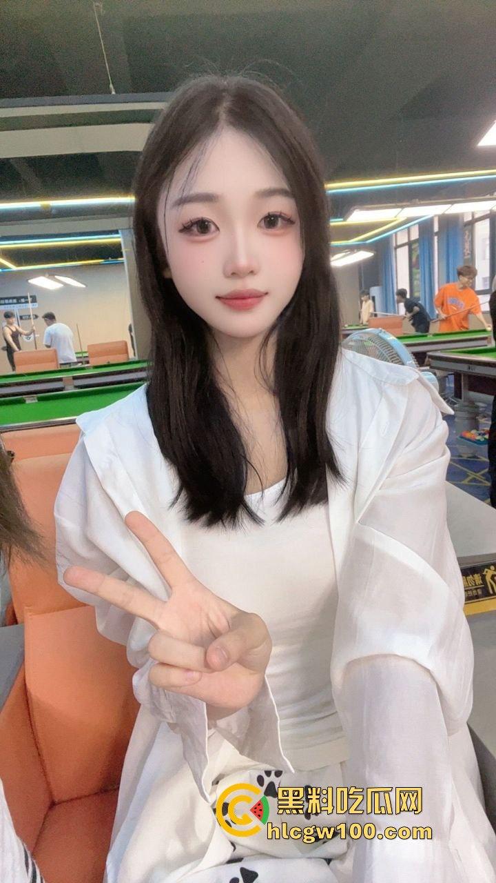 江西南昌台球厅陪练『杨舒然』被精神小伙约开火车,喝红牛猛补体力,边记录边打桩,车厢啪啪声连绵不绝!-11