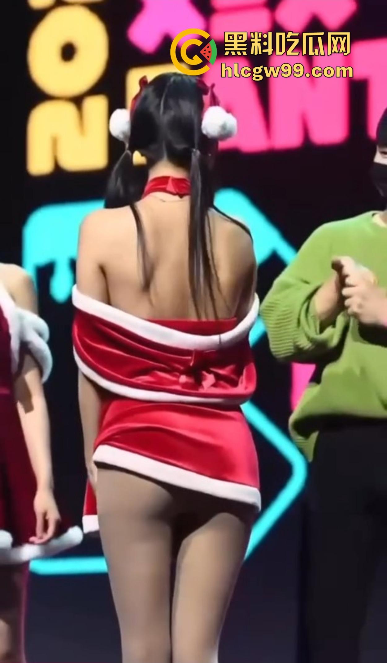 韩国变态综艺大曝光，女嘉宾肉丝真空被抽屁股，抽到逼湿呻吟不断，这是综艺还是SM现场？-3