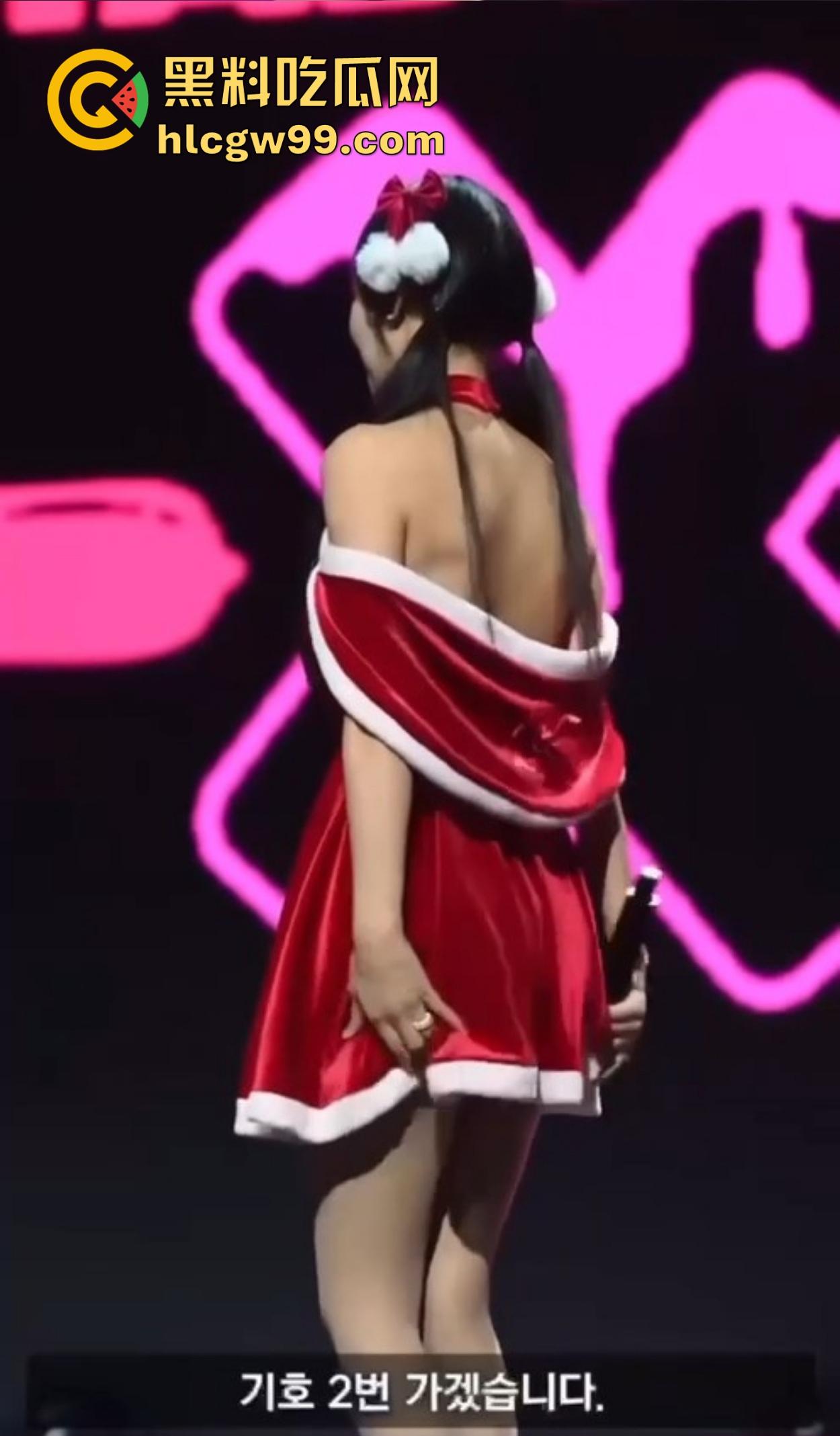 韩国变态综艺大曝光，女嘉宾肉丝真空被抽屁股，抽到逼湿呻吟不断，这是综艺还是SM现场？-8